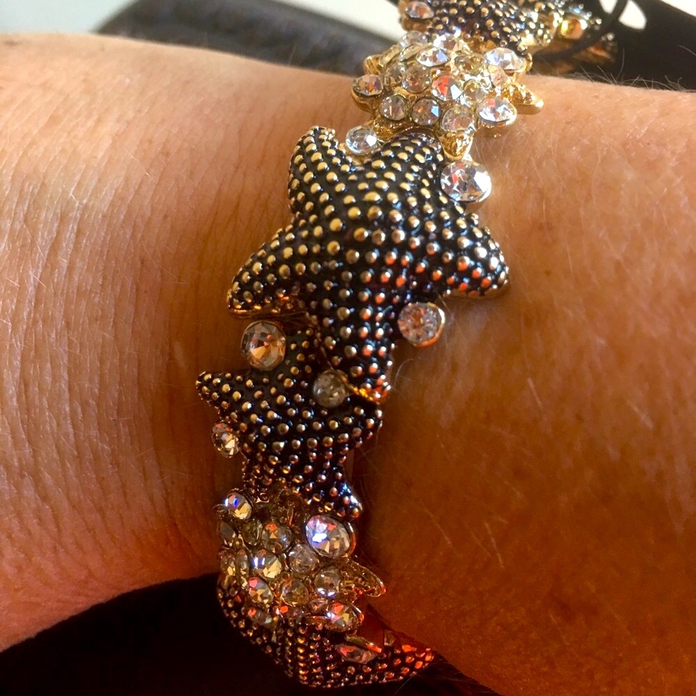 *SALE*Gold starfish & Rhinestone Stretch Bracelet